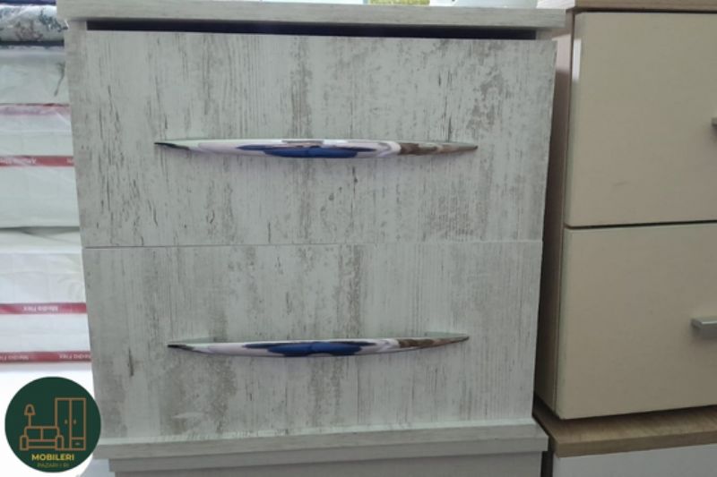 Komodine e vogel per dhome gjumi, komo 40 cm per ambient te vogel, komodine moderne per krevat, mobilje e vogel per apartament, tavoline anesore per gjume, komo e vogel me sirtar, komodine per dhome femijesh, mobilje e vogel funksionale