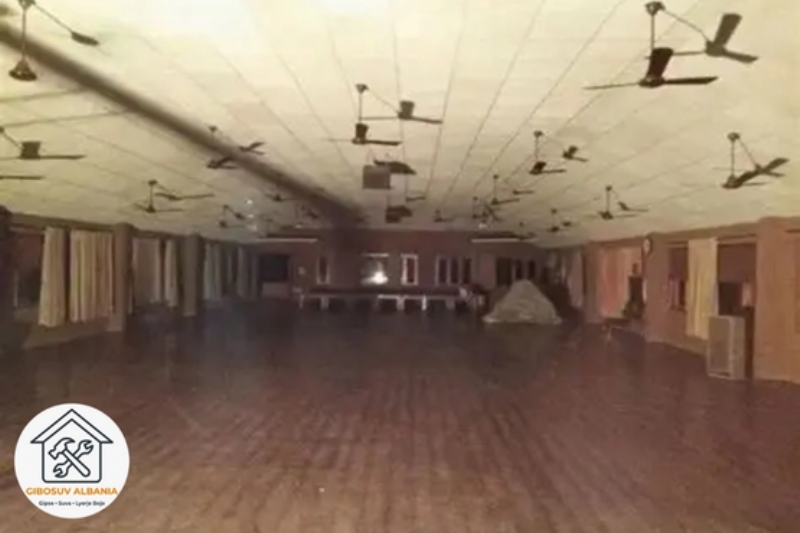 gipse me materiale cilesore durres, punime gipsi per lokale durres, montim tavanesh te varur durres, dekorime me ndricim te fshehte durres, ndarje me panele gipsi durres, dizajn elegant me gips durres, kompani estetike interieri durres