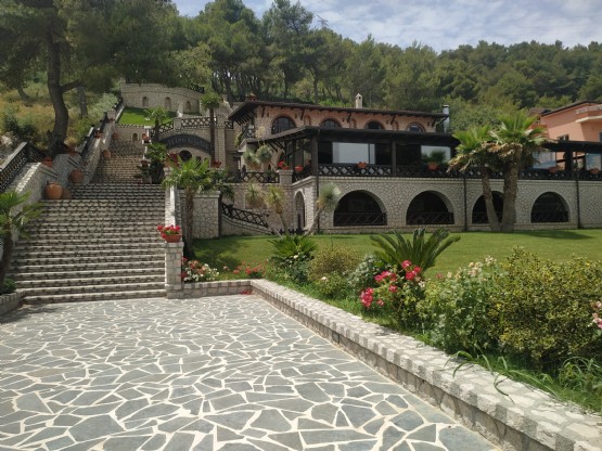 Restorant Bujtina e Gjelit në Lezhë Albania