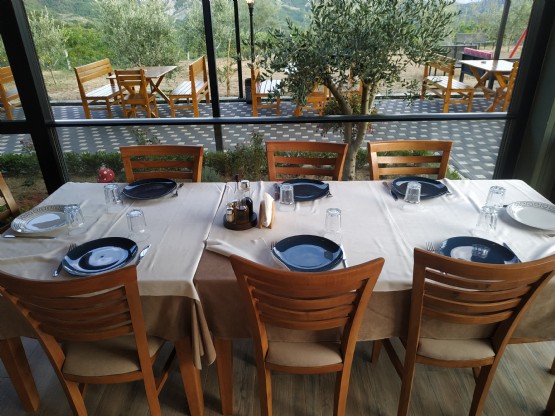 Tavoline per 6 persona nga Restorant Tresa Farm / Fshati Mumajes / Baldushk nga Agro Turizmi Albania