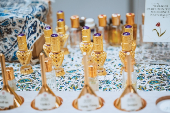  Parfume per femra me esenca origjinale, Parfume te personalizuara nga Enris Qinami, Parfume vajore per femra me te mira,  parfume online me porosi, Parfume per femra me esenca franceze