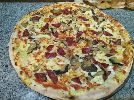 Pica Polino Familjare nga Pizza King Hallall