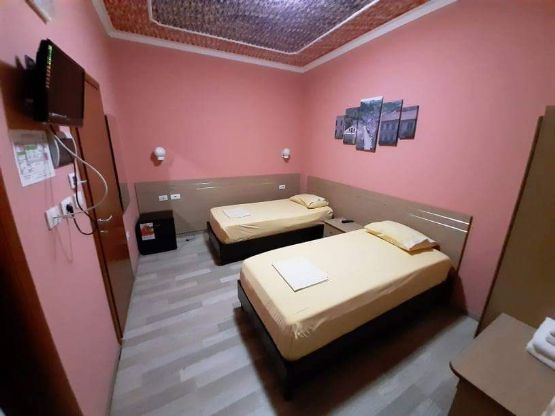 Dhomë hoteli me 2 krevate tekë  Gjirokaster