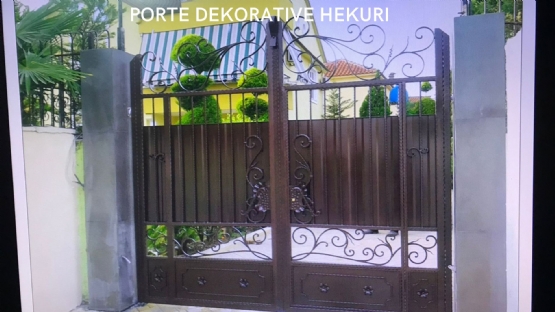 Punime hekuri dekorative, Porta hekuri, Ballkone dekorative të jashtme hekuri ofron Punime Hekuri  Ylberi.